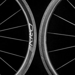 DRIVE 40V (BLACK DECAL_RIM BRAKE)